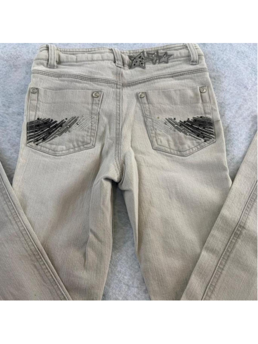 Arizona jeans gray with black glittery brushstroke design on back pockets, size